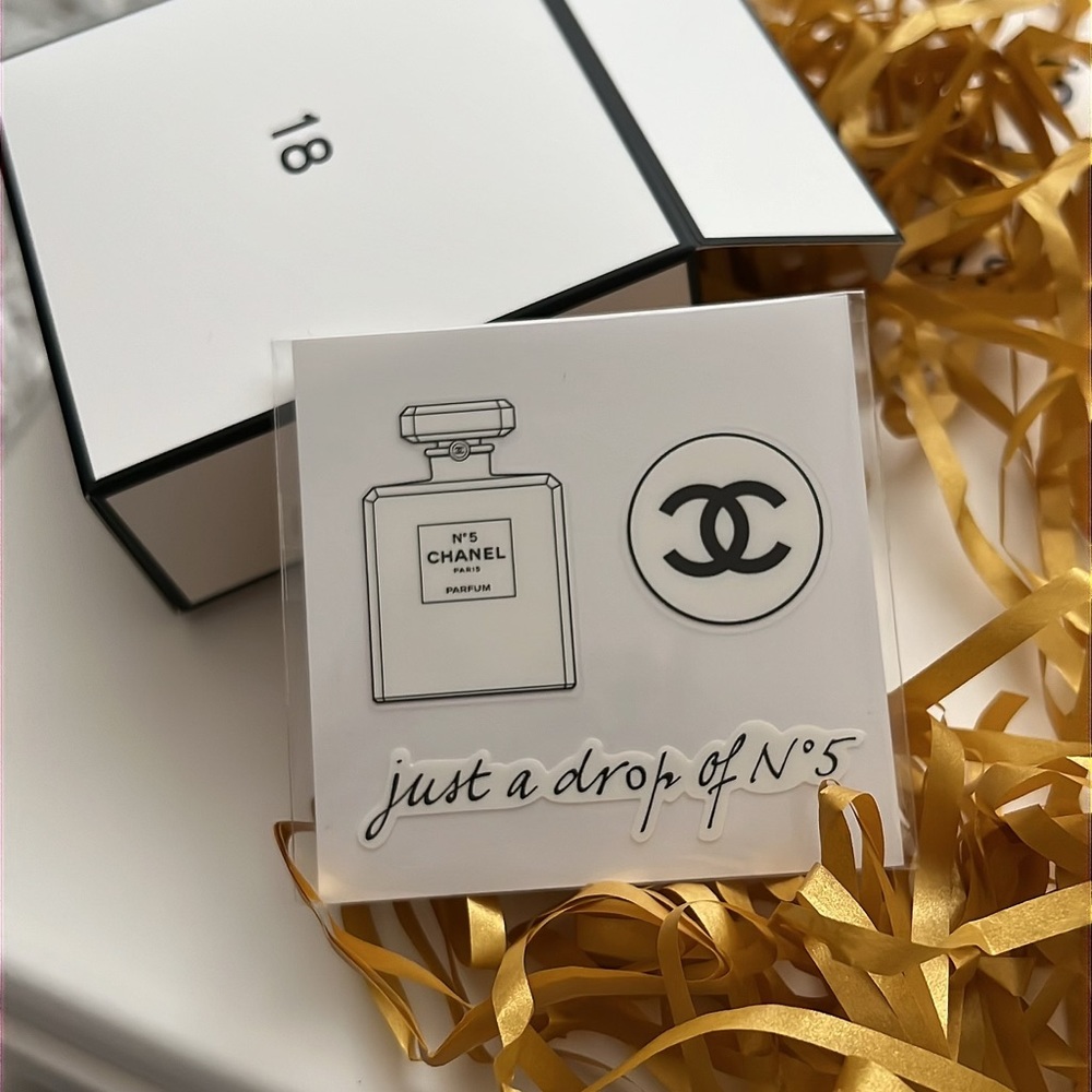 CHANEL Advent Calender Box 18